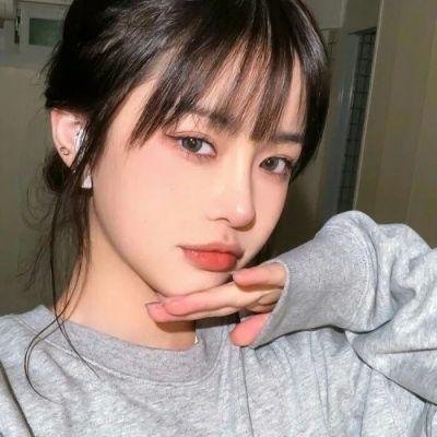 穿风信子蓝的少女